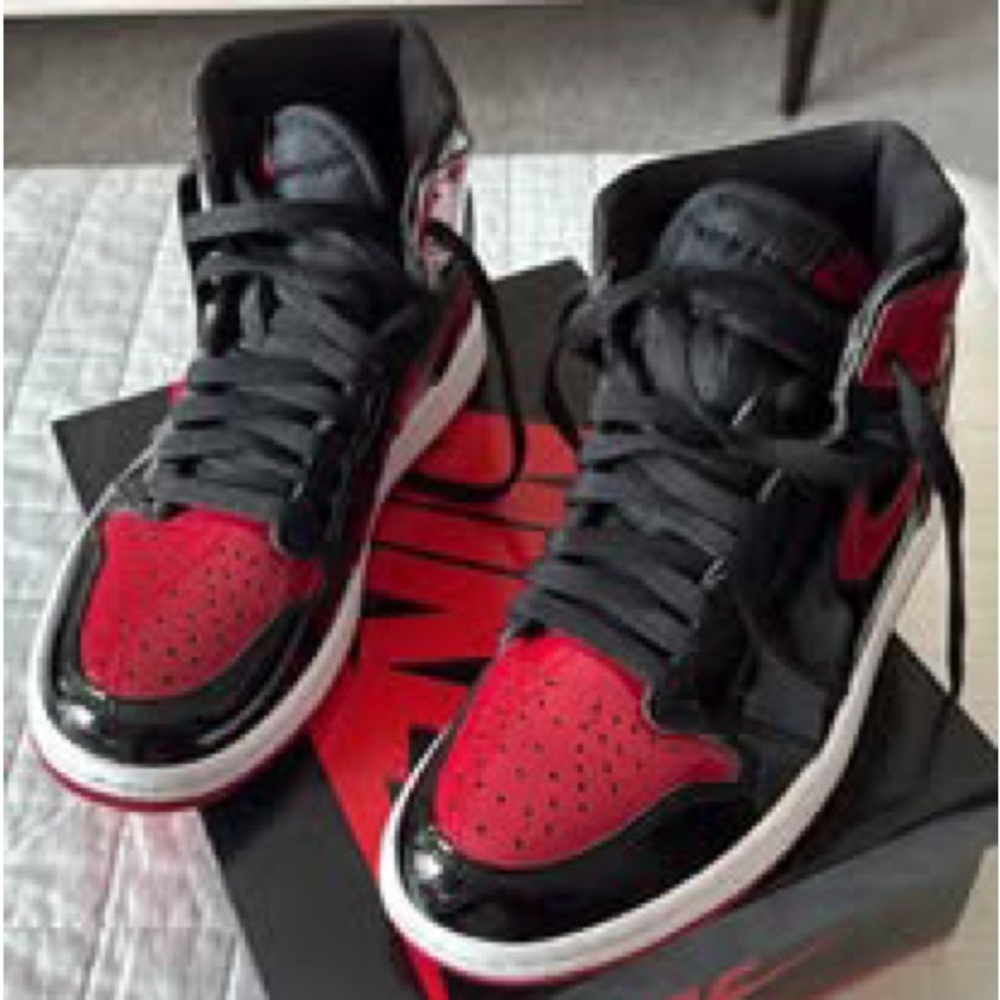 Nike Black and Red Sneakers High-Top Classic